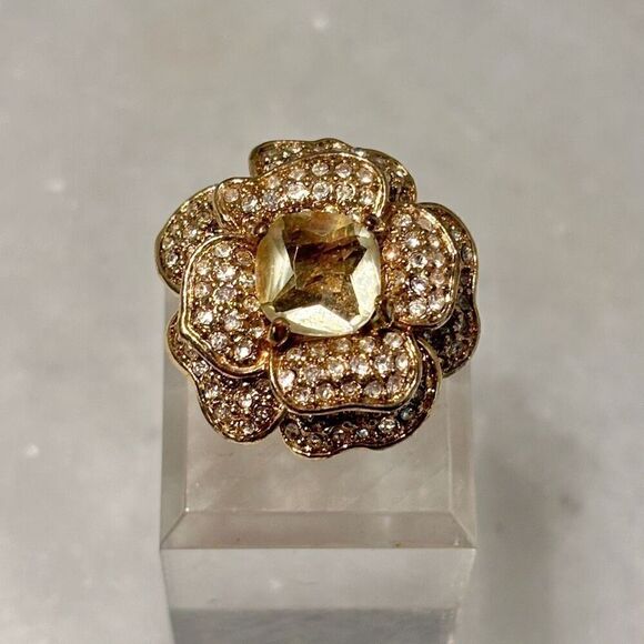 Vintage Stella & Dot Belle Fleur Flower Cocktail Ring Gold-tone Size 5.5 - Picture 2 of 5